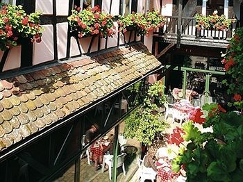 Hotel Logis De La Tour 3*